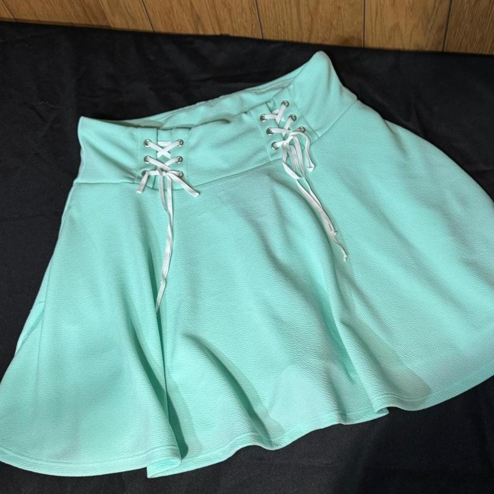 Hot Topic Teal and white lace up mini skirt Size‎ Large NWT